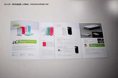 主振設(shè)計公司為手機電子行業(yè)完成產(chǎn)品畫冊設(shè)計，融合專業(yè)攝影與平面設(shè)計
